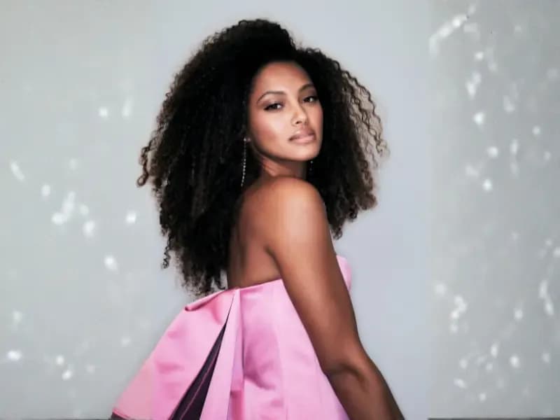 How to Choose the Right Blowout Style for Your Face Shape